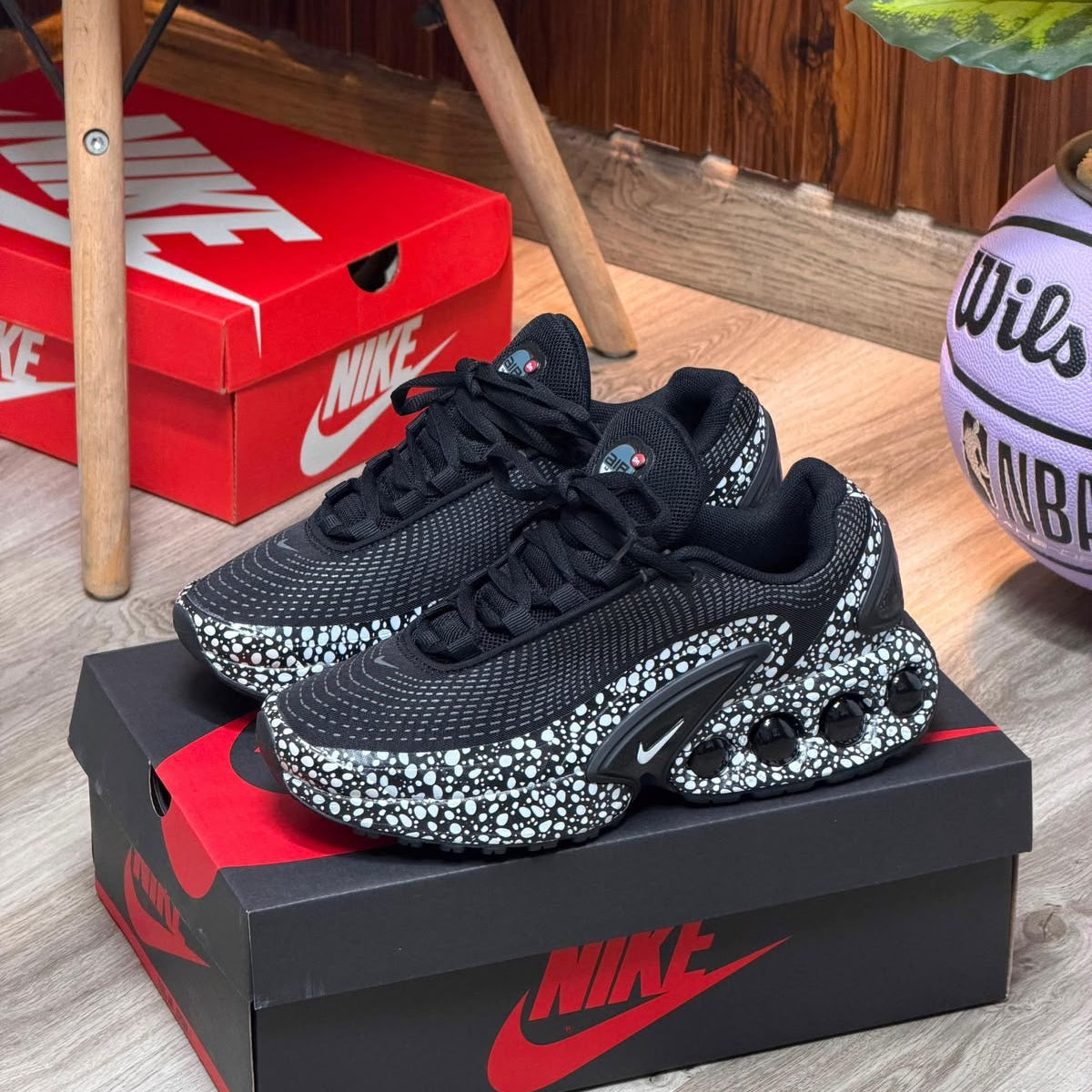 NIKE