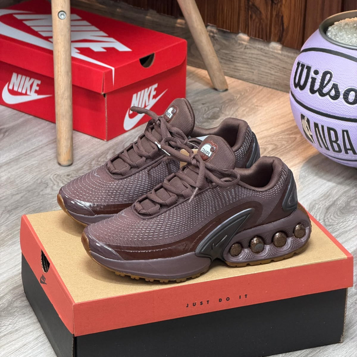 NIKE