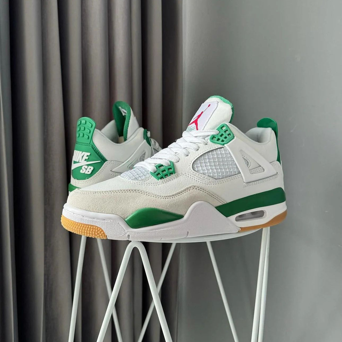 Air Jordan Retro 4